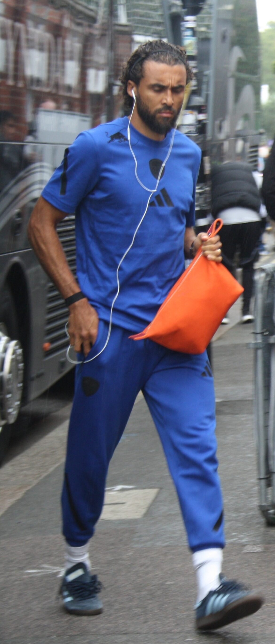 dominic-calvert-lewin-2025 Leeds United squad forward Dominic Calvert-Lewin arriving at Craven Cottage, September 2025