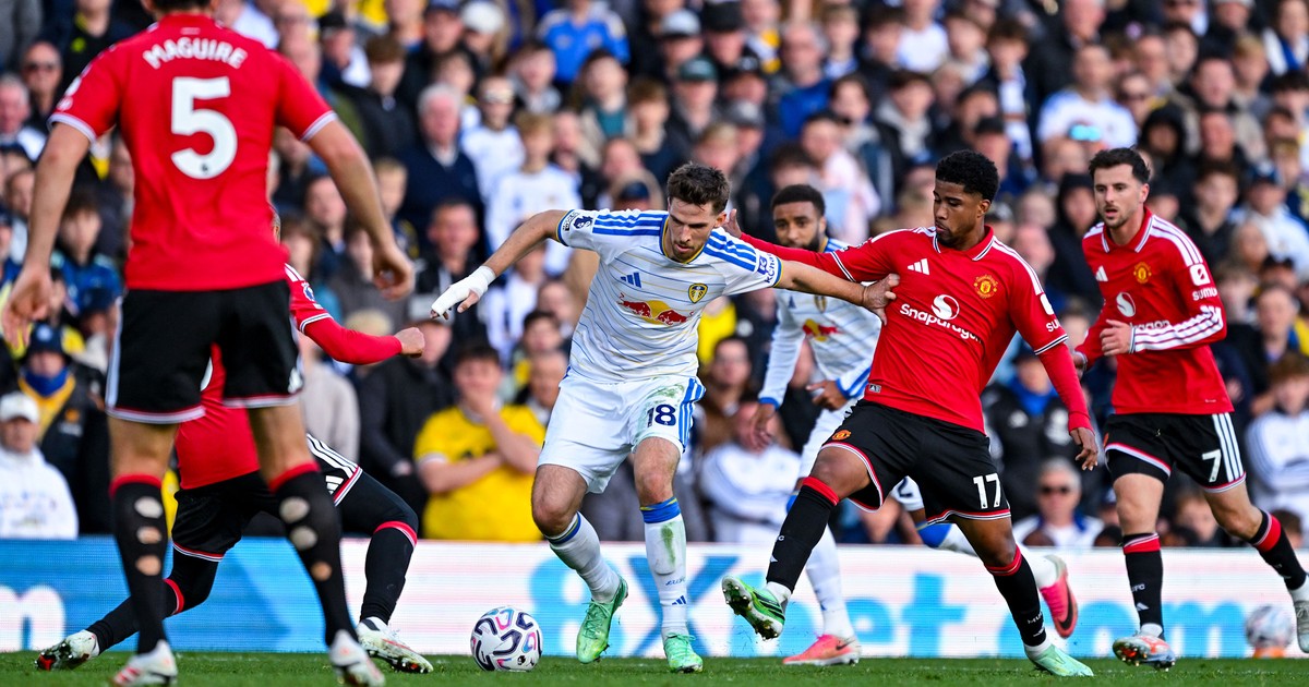 Leeds injury news: Anton Stach on the ball against Manchester United